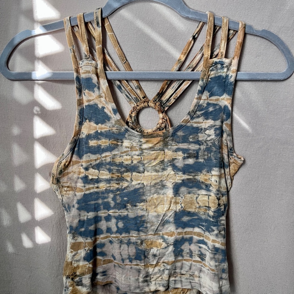 Earthbound Trading Co. Cropped Top Size Small Women's Tie Dye Blue Tab